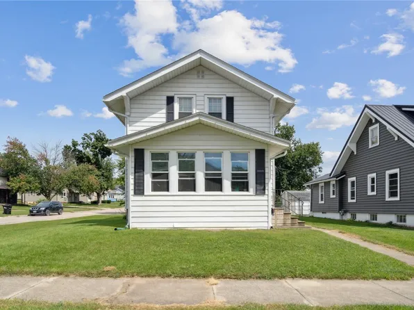 1311 11th Ave, Belle Plaine, IA 52208