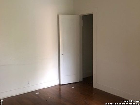 4th image of 610 Avant Ave