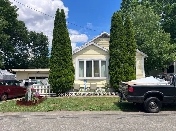 11 Angelo St, Springfield, MA 01119