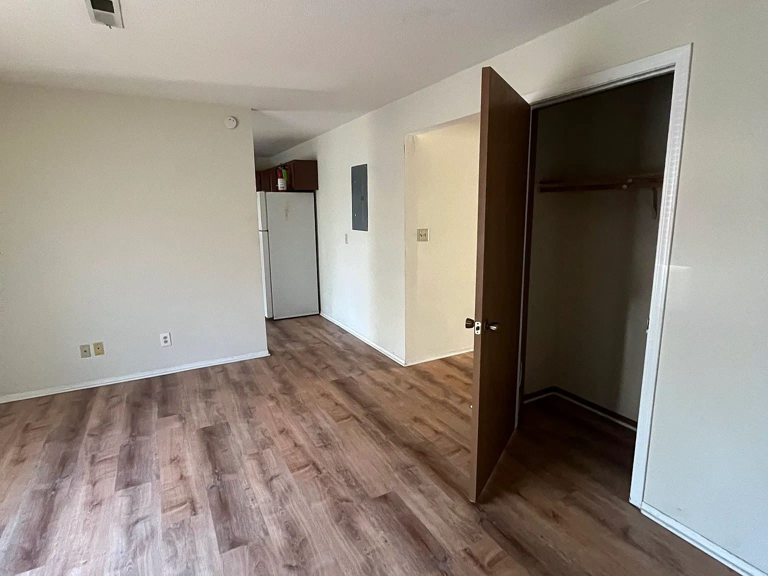 3 bed, 1.5 bath, 1100 sqft, $1,200 — Photo 2