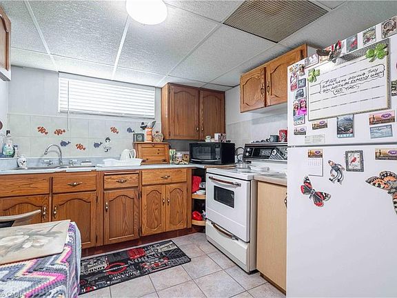 3rd image of 374 Upper Wentworth St