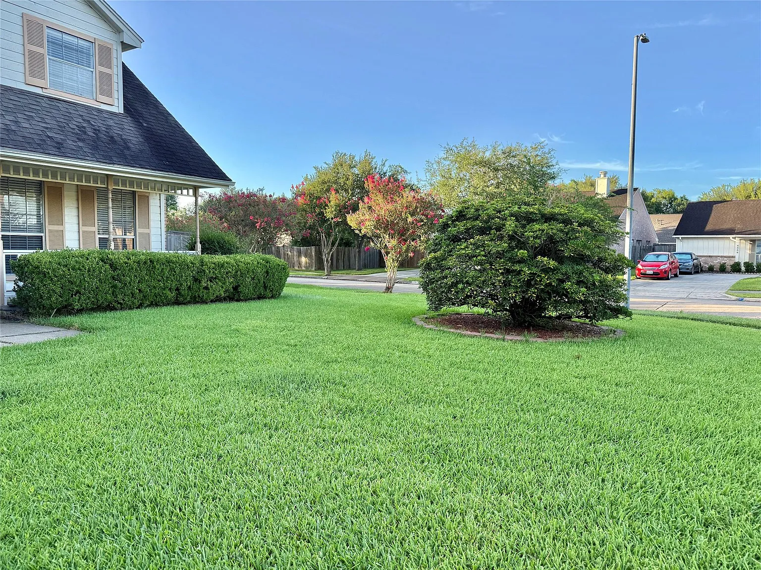 4 bed, 2.5 bath, 2433 sqft, $2,350 — Photo 3