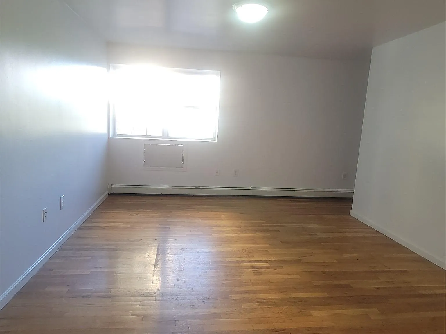 3 bed, 2.0 bath, 3132 sqft, $3,850 — Photo 1