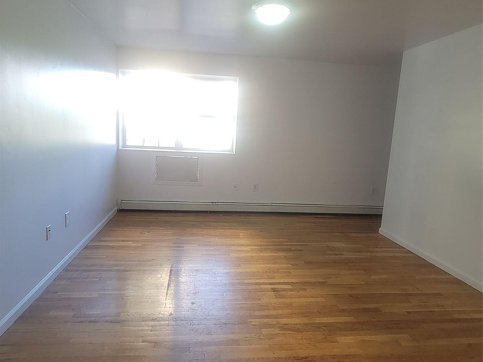 1st image of 2407 Barker Ave