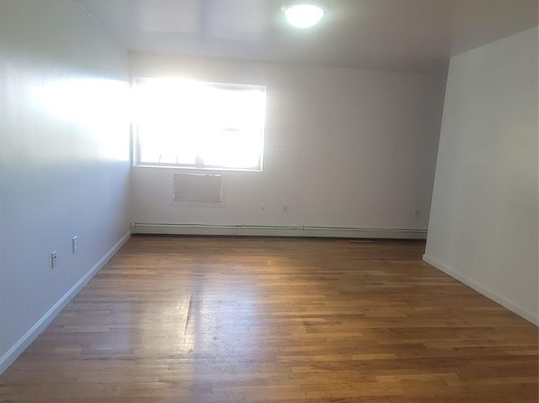 2407 Barker Ave
