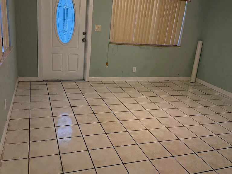 415 NW 4th Ave #1 — Photo 2