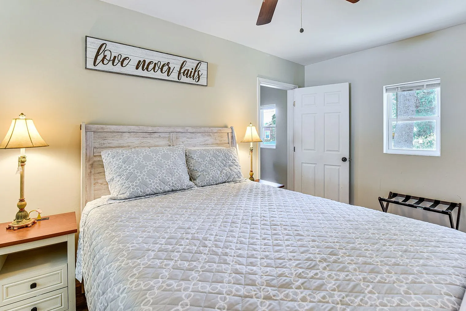 2 bed, 1.0 bath, 796 sqft, $2,247 — Photo 3