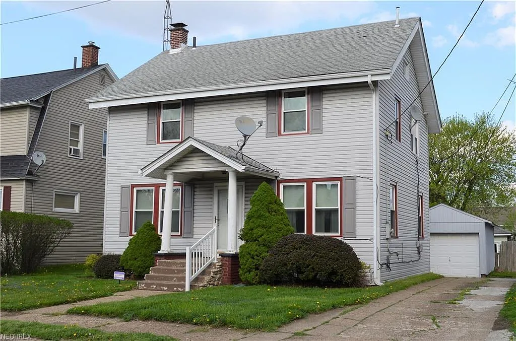 210 Claremont Ave NW photo 1