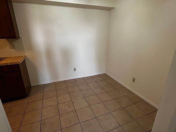 5th image of 1305 4h Park Rd APT 4