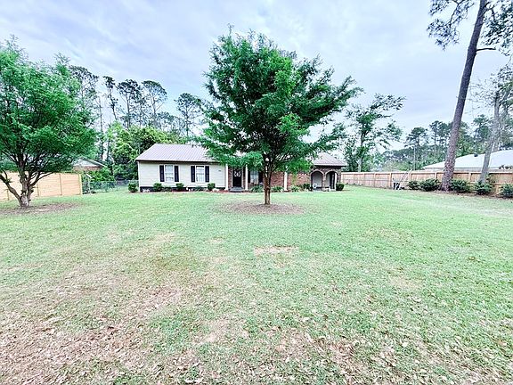 3rd image of 1004 Letitia Ave N