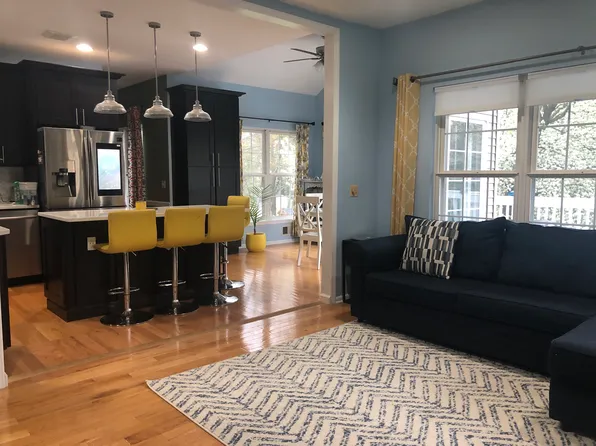 21 Stapleton Ct, Bridgewater, NJ 08807