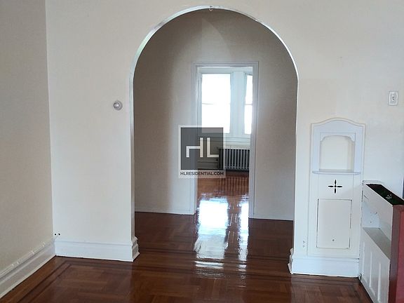 4th image of 8965 Vanderveer St #1