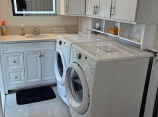 225 Kaiulani Ave APT 402, Honolulu, HI 96815