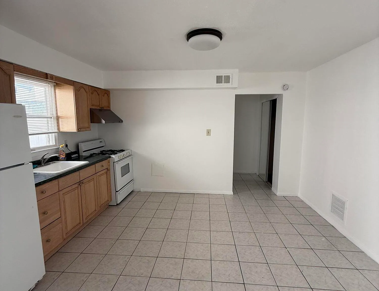 1 bed, 1.0 bath, 500 sqft, $1,650 — Photo 2