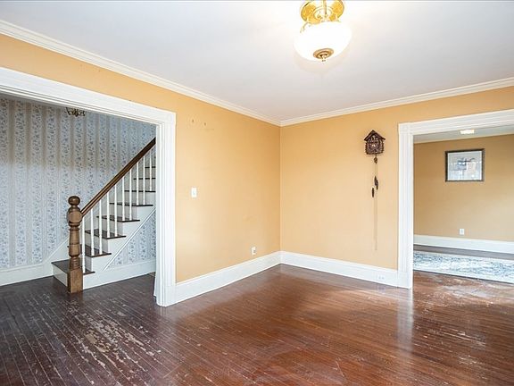 4th image of 49R Elm St