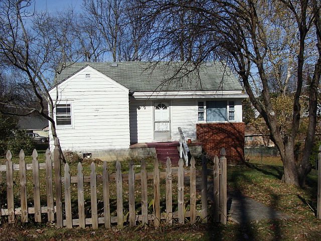 1st image of 118 Adkins Ave