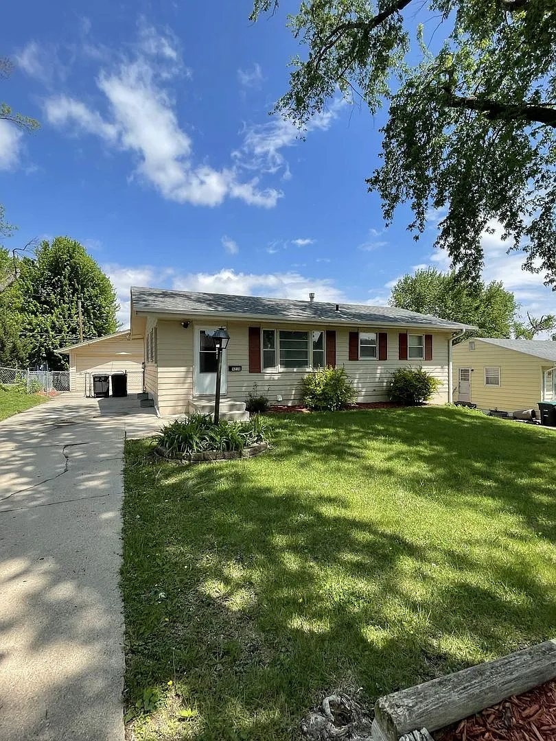 9218 Meredith Ave - 3 Bed/2 Bath Ranch in Northwest Omaha | Finished Basement, Detached Garage, F... — Photo 1