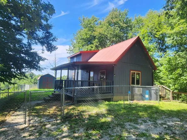 739 Pine Grove Rd, Beattyville, KY 41311