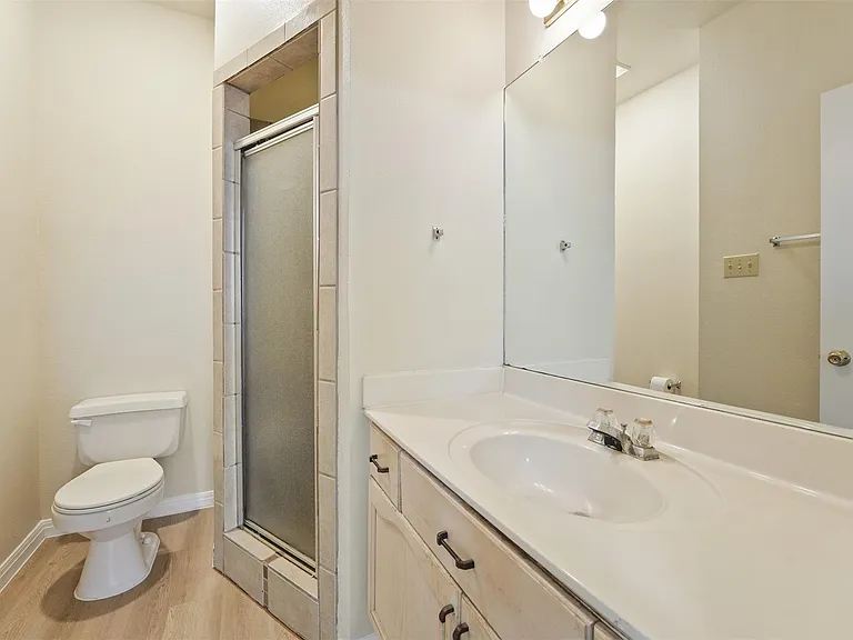 502 Gregory Ct — Photo 14