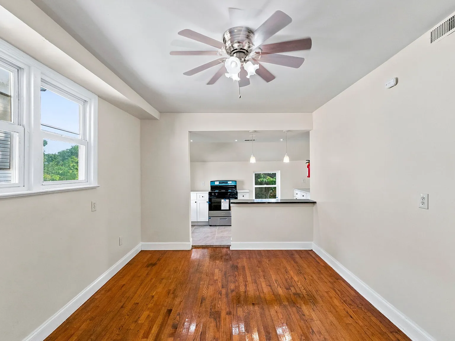 3 bed, 1500 sqft, $2,550 — Photo 4