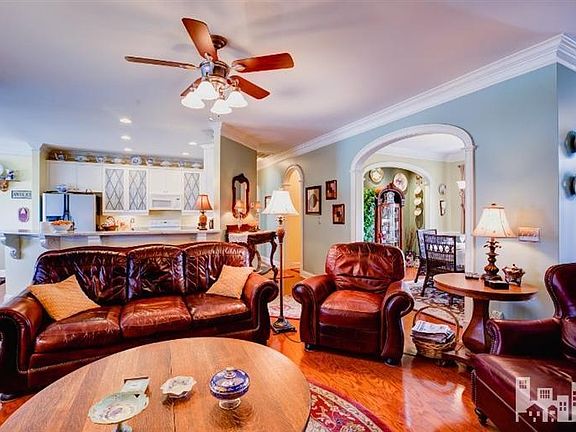 4th image of 1107 Lake Breeze Ct