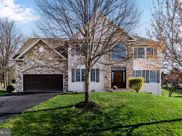 8 Bayberry Rd, Carlisle, PA 17013