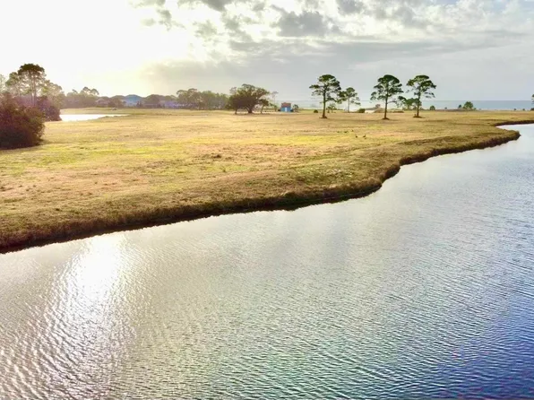 1132 Lionsgate Ln, Gulf Breeze, FL 32563