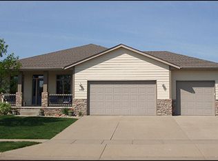 625 Augusta Cir, Yankton, SD 57078
