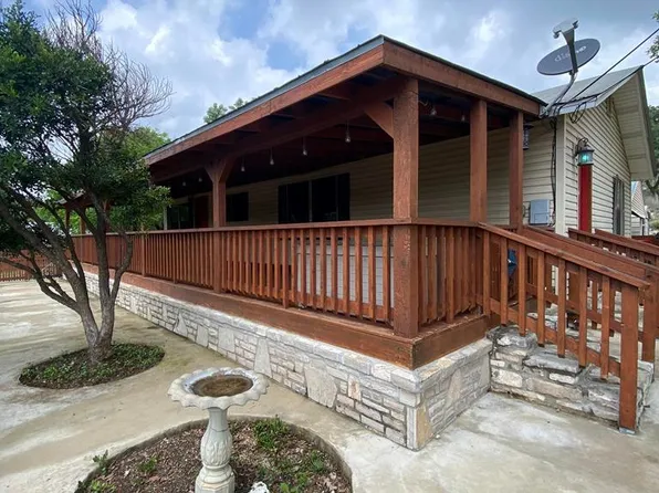 102 Tierra Grande Rd, Kerrville, TX 78028