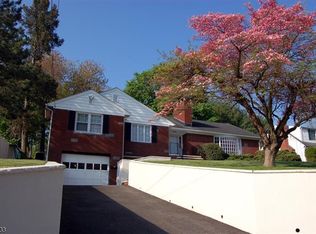 97 High St, Butler, NJ 07405