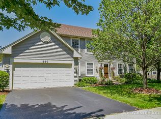 390 Meadowview Ln, Aurora, IL 60502