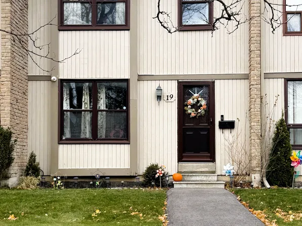 19 Guildford Cres, Brampton, ON L6S 3K2