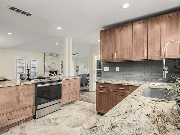 4th image of 11527 Ella Lee Ln