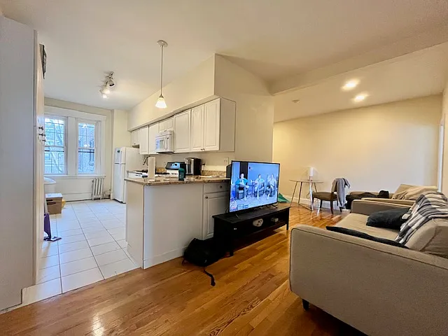 1868 Commonwealth Ave — Photo 2