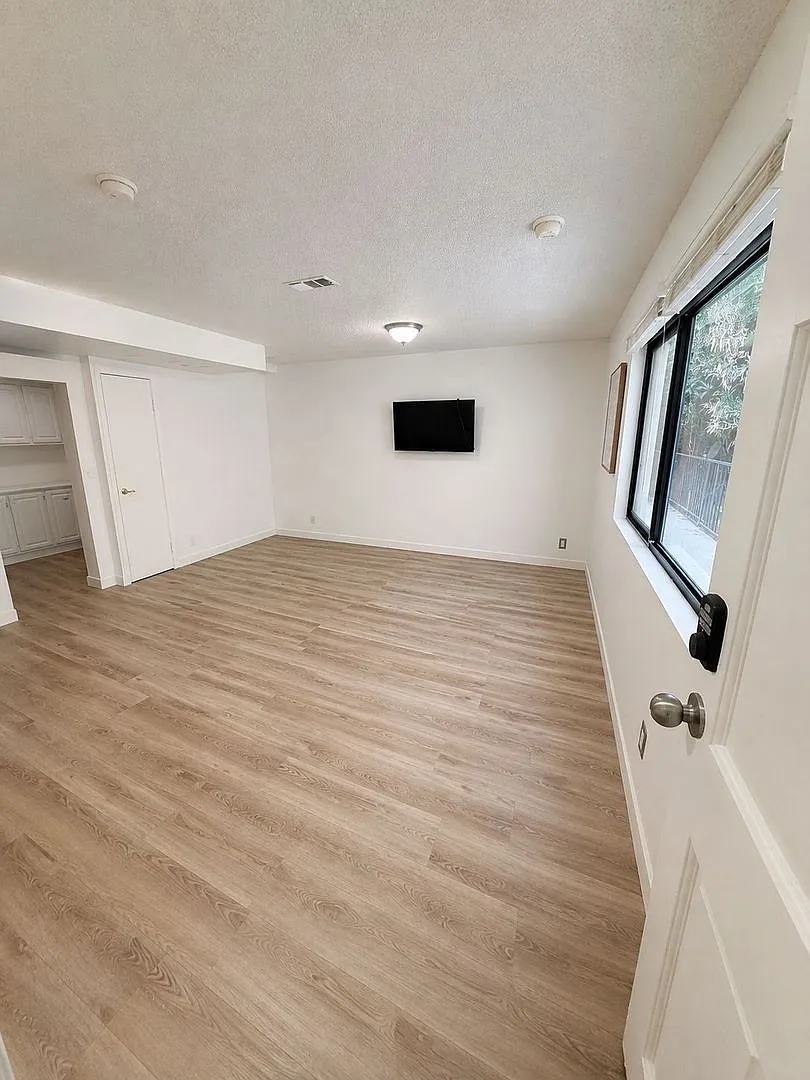 A fully furnished 3 bedroom, 2 bathroom apartment with common areas at 1823 Pelham Ave. Unit 3 — Photo 2