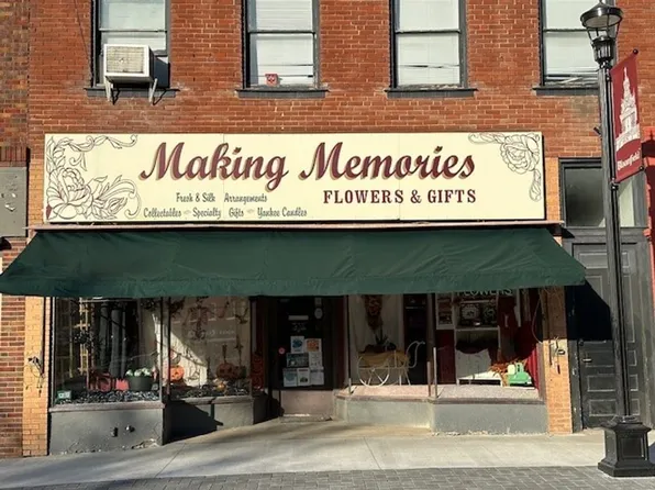 108 S Madison St, Bloomfield, IA 52537