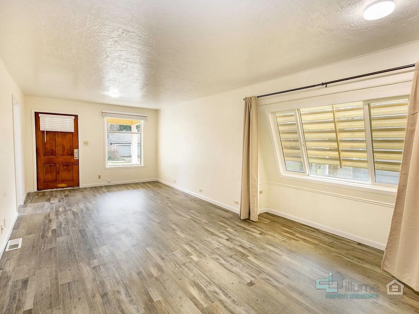 Charming Multi-Unit Living in Prime Northeast Salem Location — Photo 3