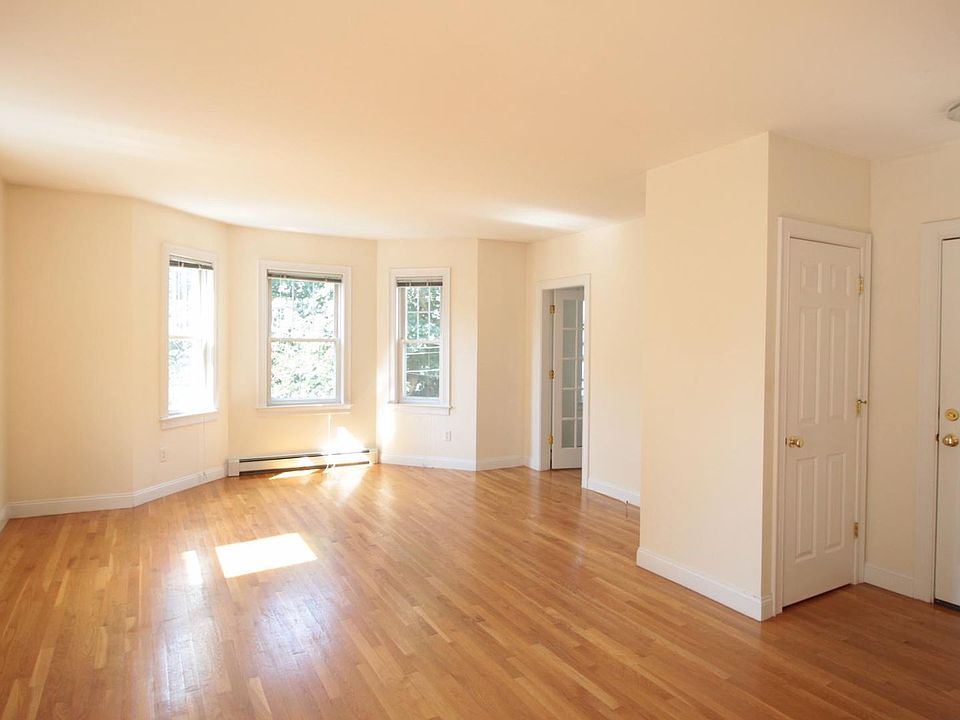 2nd image of 19 Roberts St #8R