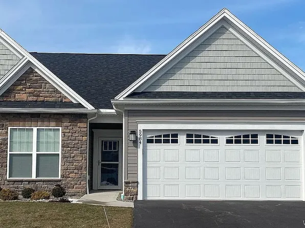5984 Redfield Dr, Farmington, NY 14425