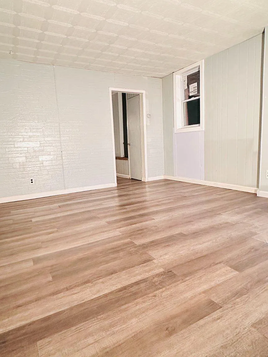 3 bed, 1.5 bath, 1450 sqft, $1,100 — Photo 3
