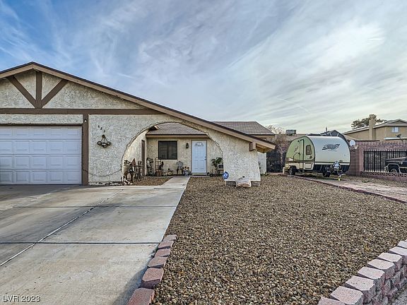 2nd image of 682 Glenwood Ct