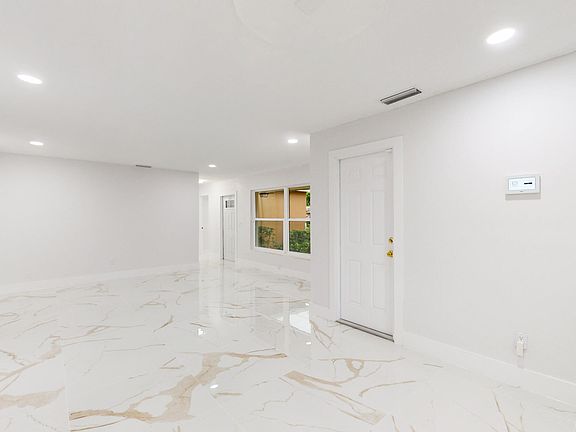 5th image of 224 Superior Place