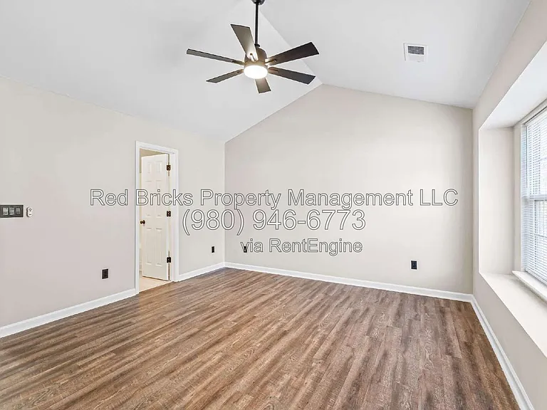 10212 University Park Ln — Photo 13