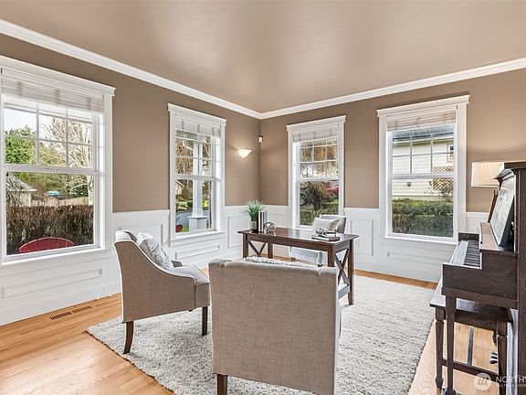 4th image of 3405 30th Court SE