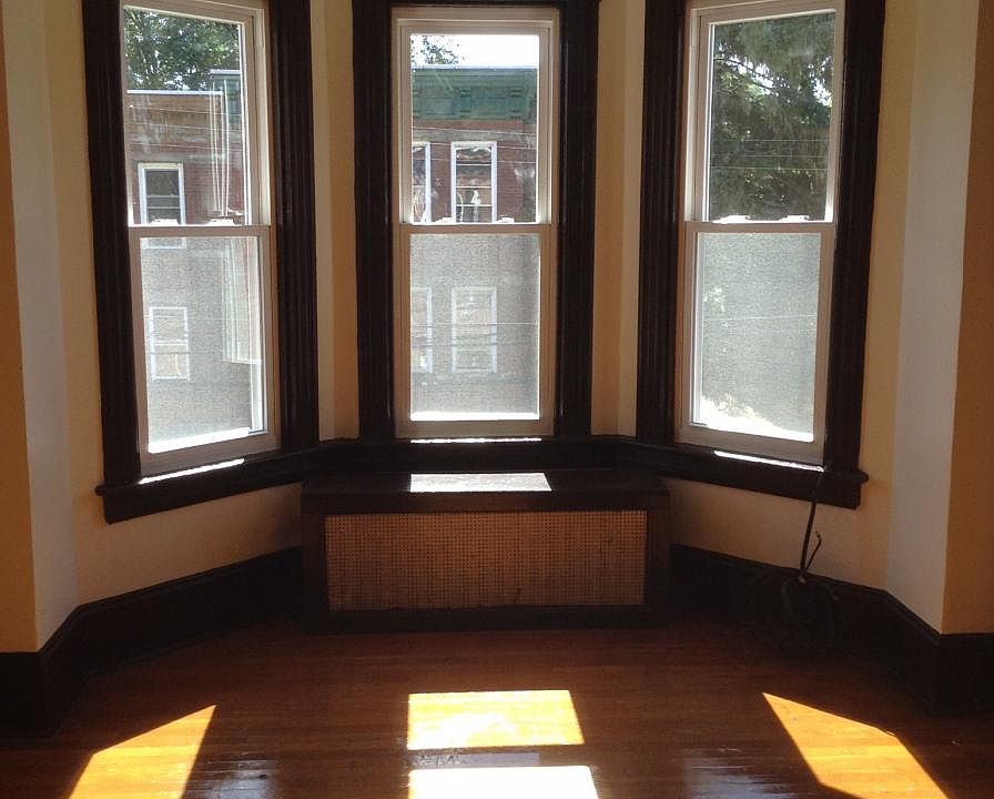1st image of 134 Renwick St #3