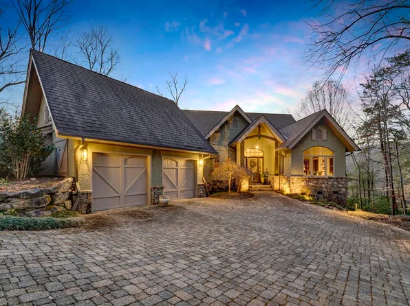 204 Lake Hills Ln, Travelers Rest, SC 29690
