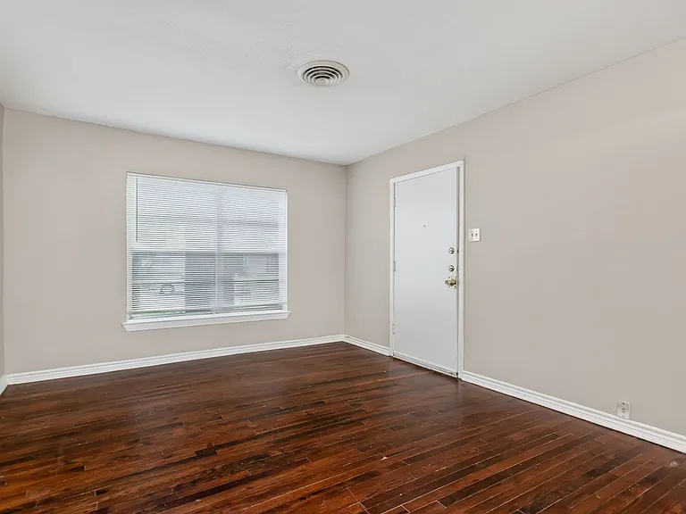 10943 Desdemona Dr — Photo 4