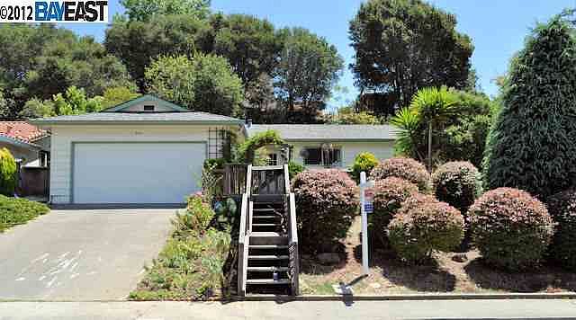 1st image of Saddle Dr