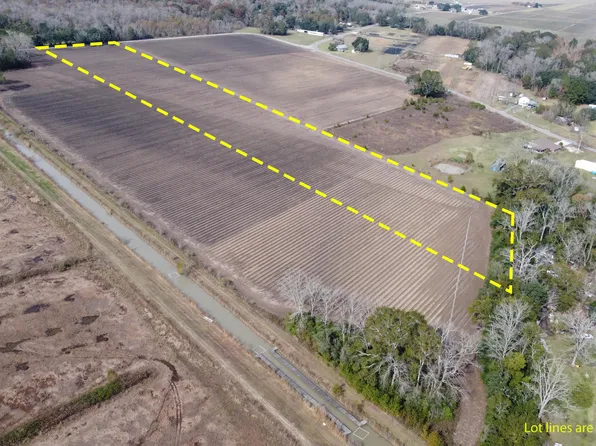 Wilfred Champagne Rd, Saint Martinville, LA 70582