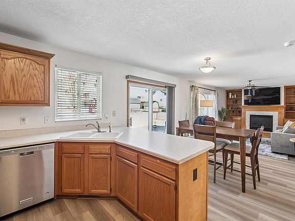 3rd image of 15427 Winston Ave